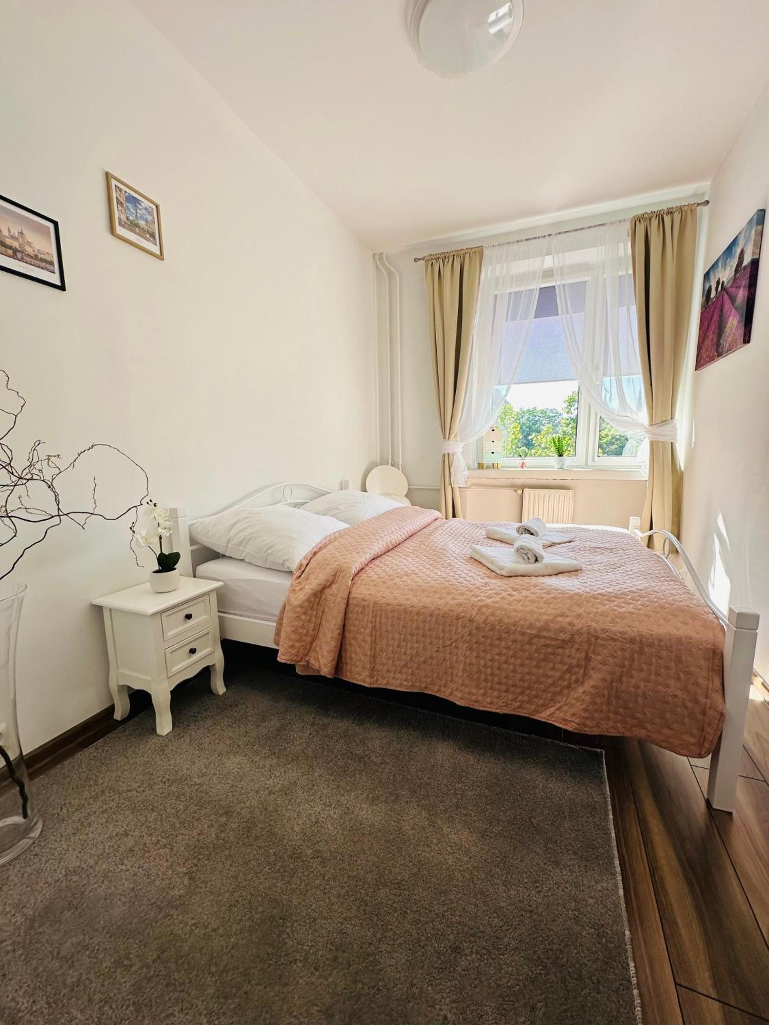 City Apartment Czestochowa Centrum 2-Bedroom Exterior photo